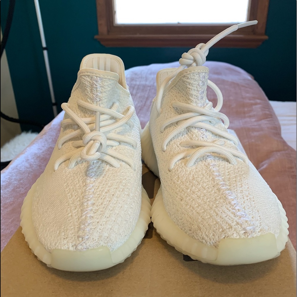 Triple white Adidas yeezys men’s 6 women’s 8-8.5